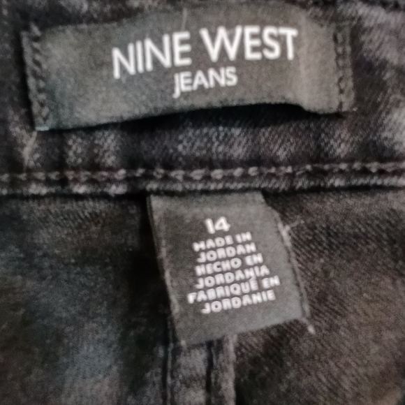 Black Crop Distressed Jeans - Picture 4 of 5